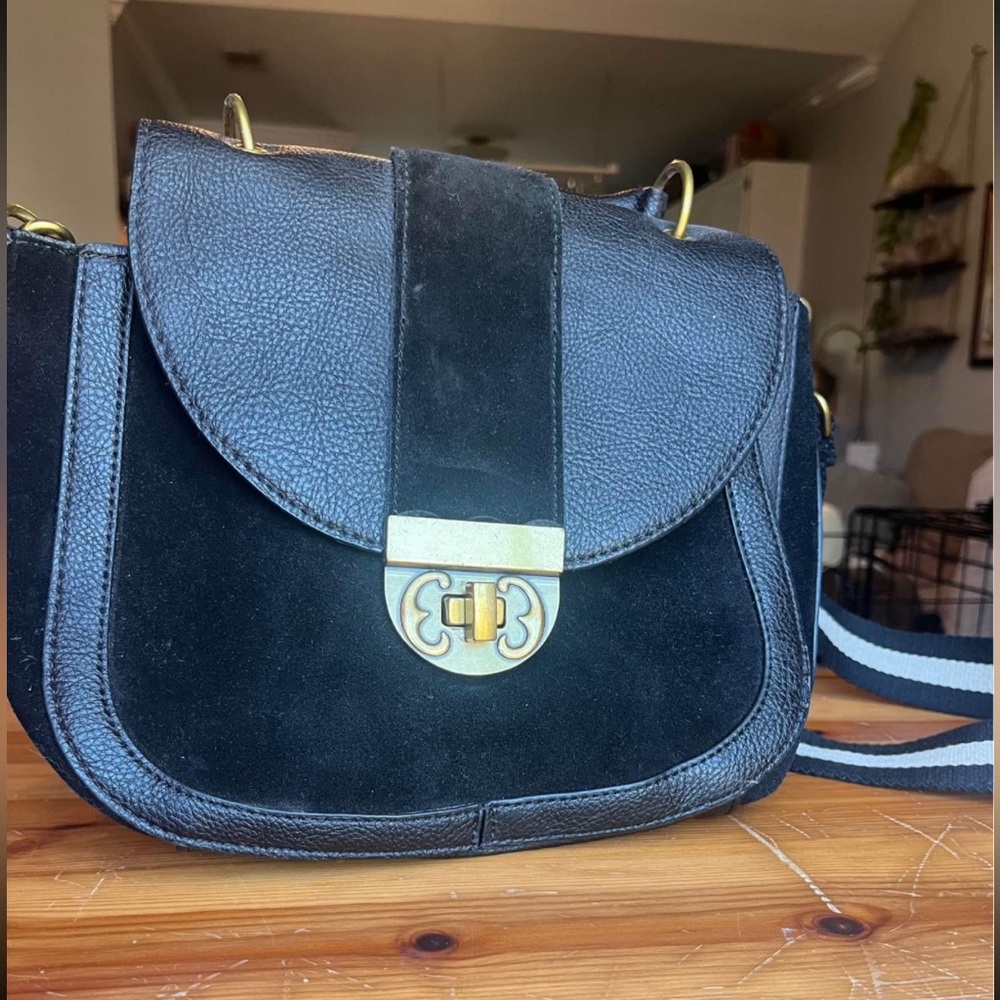 Black crossbody purse